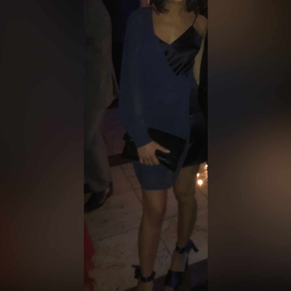 BRAND: Marciano SIZE: Small. Blue one shoulder dress